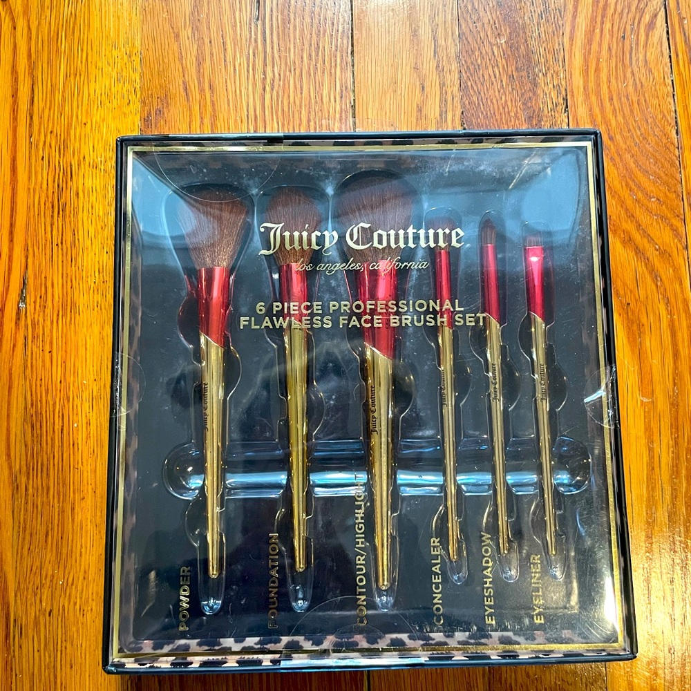 Juicy Couture Makeup Brush Set